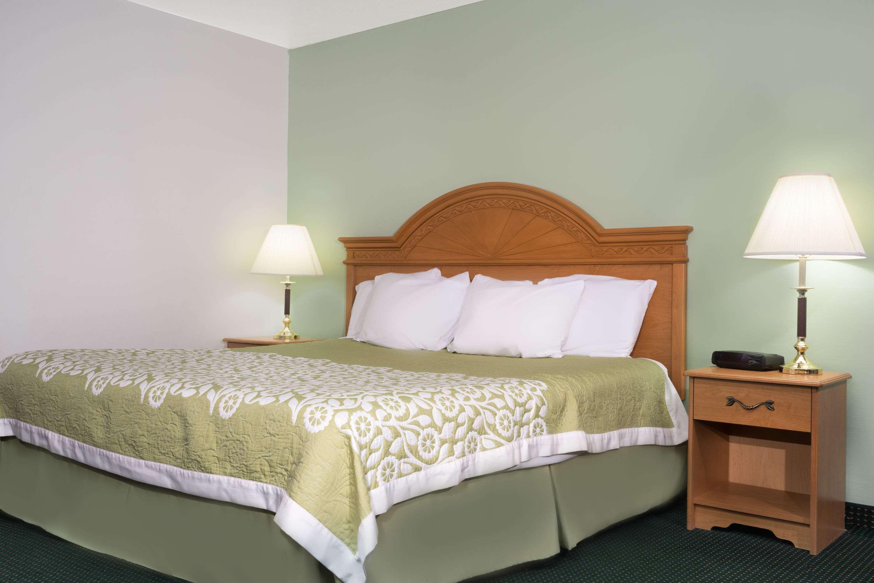 Days Inn By Wyndham St Cloud Saint Cloud Bagian luar foto