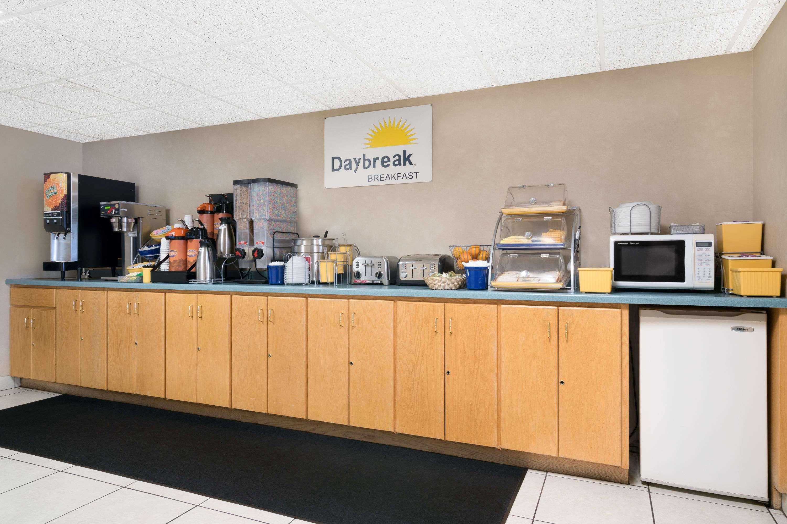 Days Inn By Wyndham St Cloud Saint Cloud Bagian luar foto